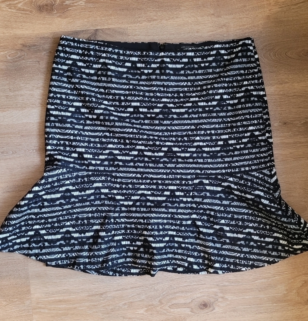 Ann Taylor Black Lace over Black & White Stripe Flared Hem  Skirt Sz 14